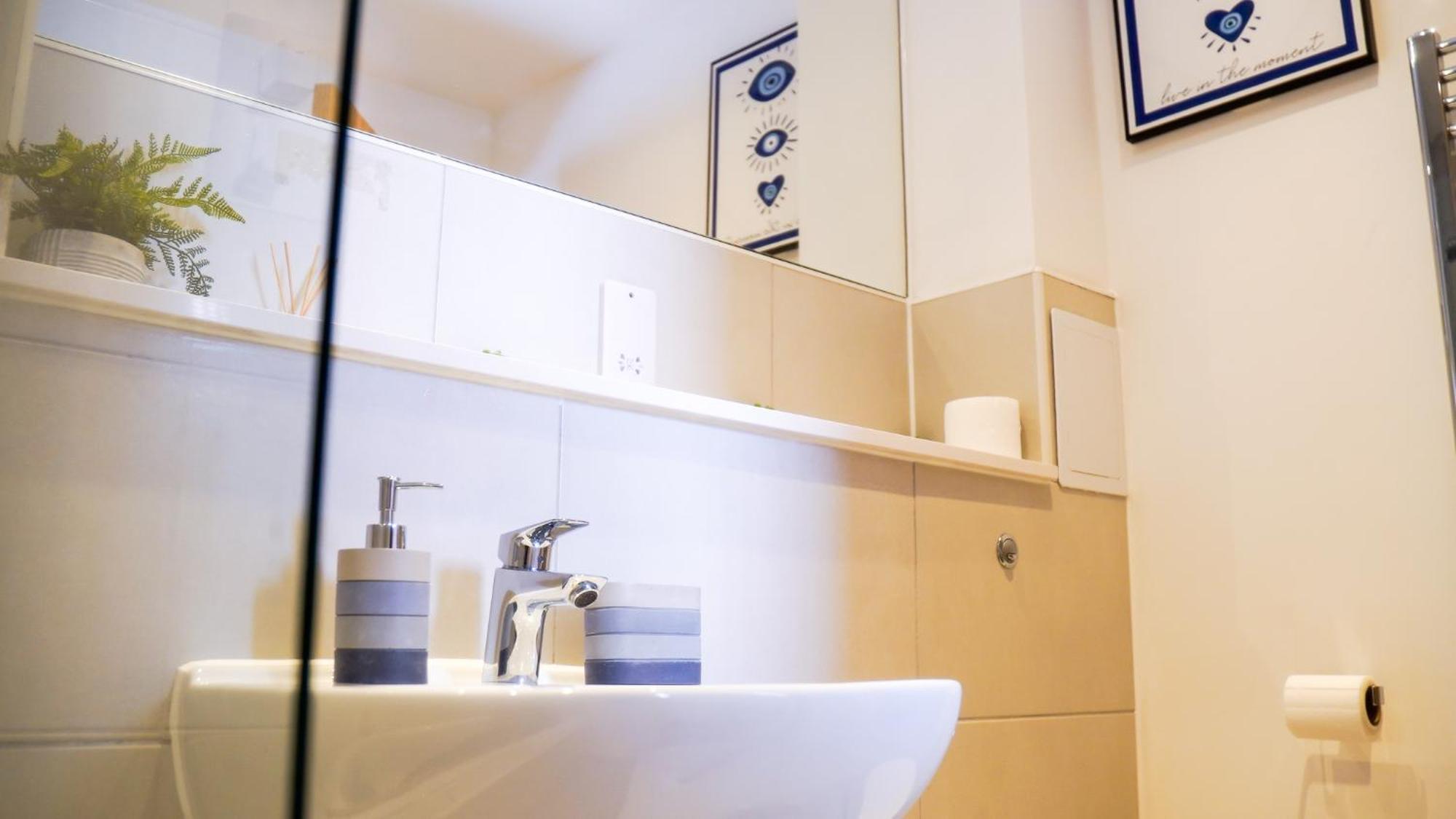 Manchester City Centre Apt With Balcony & Free Parking - Including Free 1-Hour Early Check-In For Bookings In June, Justeat Voucher For 2-Night Stays Minimum! Exterior foto