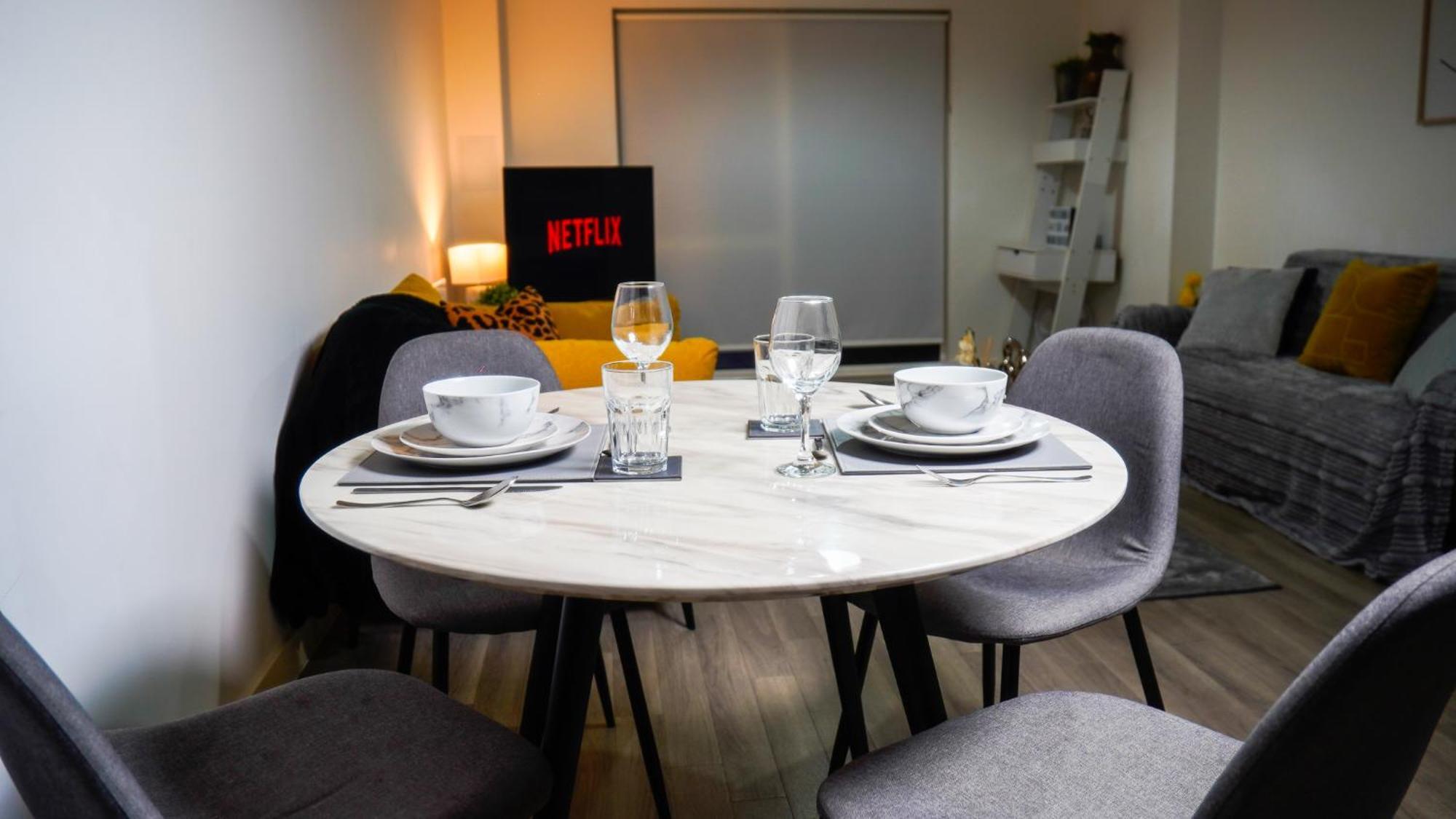 Manchester City Centre Apt With Balcony & Free Parking - Including Free 1-Hour Early Check-In For Bookings In June, Justeat Voucher For 2-Night Stays Minimum! Exterior foto