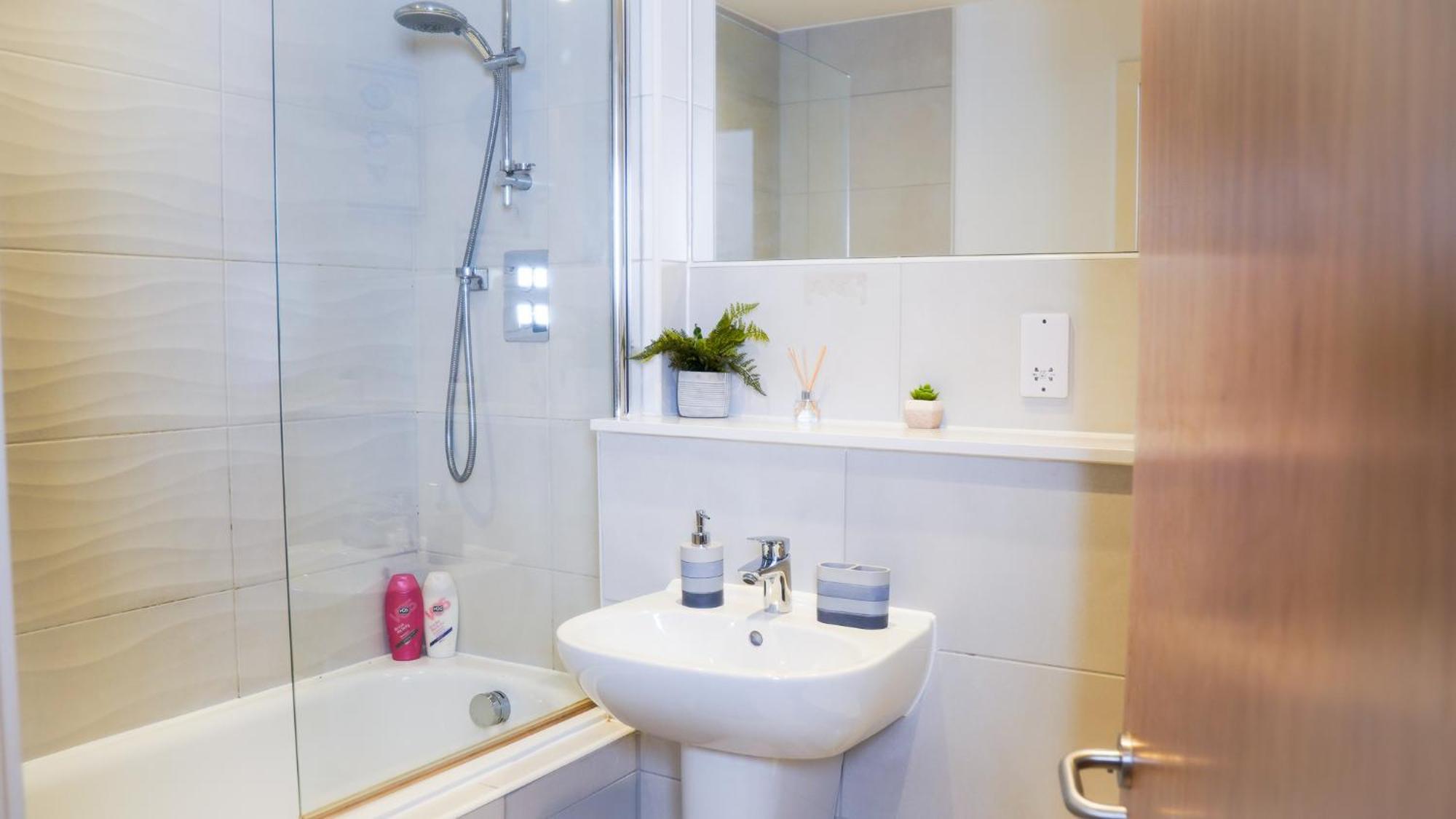 Manchester City Centre Apt With Balcony & Free Parking - Including Free 1-Hour Early Check-In For Bookings In June, Justeat Voucher For 2-Night Stays Minimum! Exterior foto