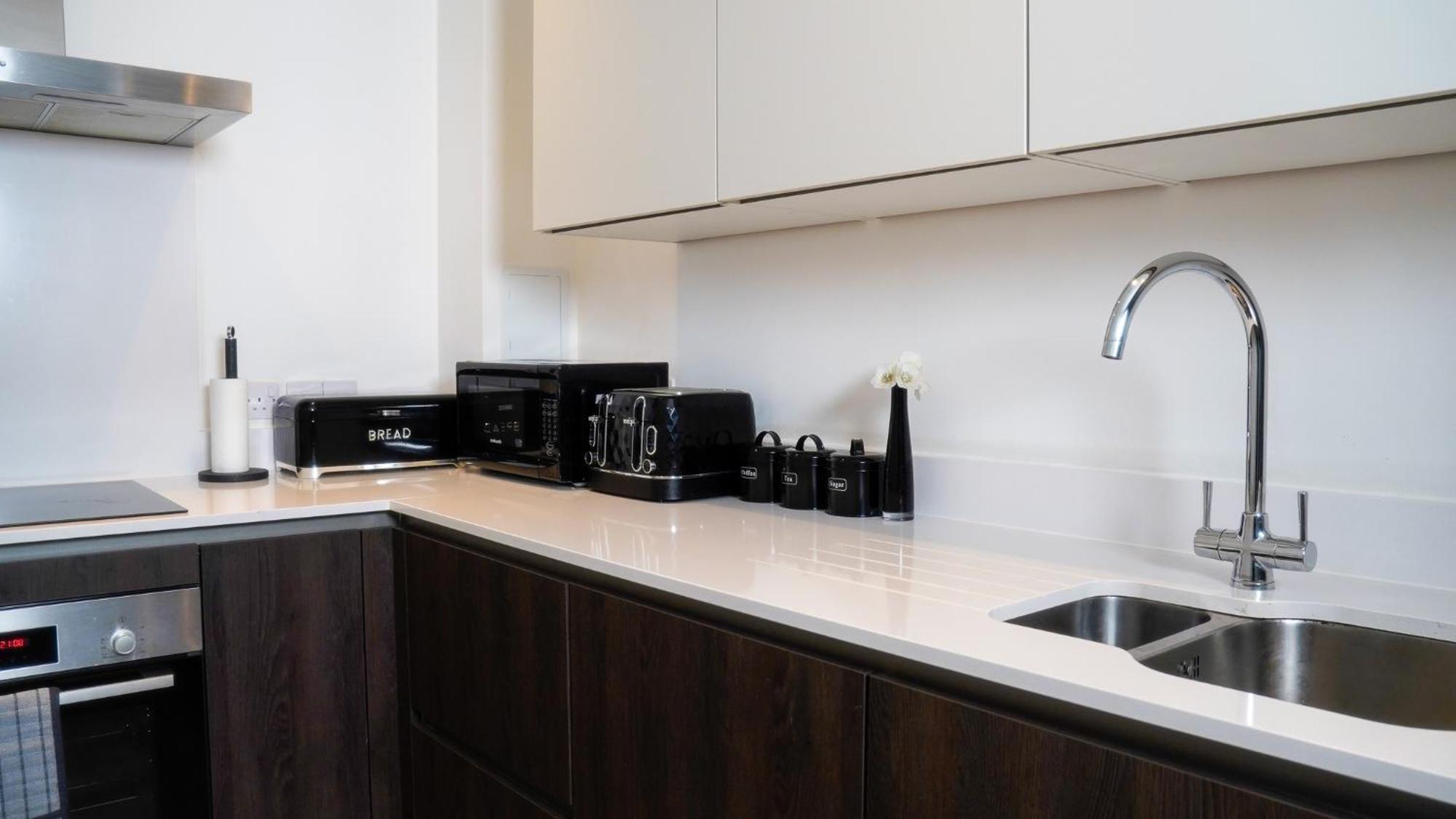 Manchester City Centre Apt With Balcony & Free Parking - Including Free 1-Hour Early Check-In For Bookings In June, Justeat Voucher For 2-Night Stays Minimum! Exterior foto